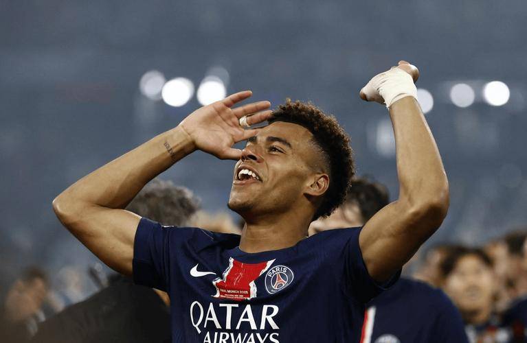 关于赛后法甲焦点战,武汉三镇止住颓势,信心回归,更衣室氛围转暖的信息 关于赛后法甲焦点战,武汉三镇止住颓势,信心回归,更衣室氛围转暖的信息