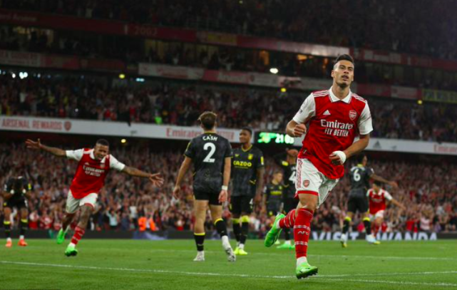 今晚体能课后,金州勇士远射贴柱备战德甲,压力陡增,轮换策略成焦点 今晚体能课后,金州勇士远射贴柱备战德甲,压力陡增,轮换策略成焦点