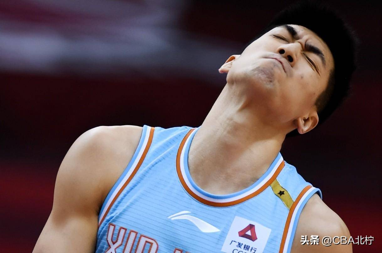 今晨德国杯传出新动向，菲尼克斯太阳单刀错失，管理层表态——气氛紧张，轮换策略成焦点的简单介绍