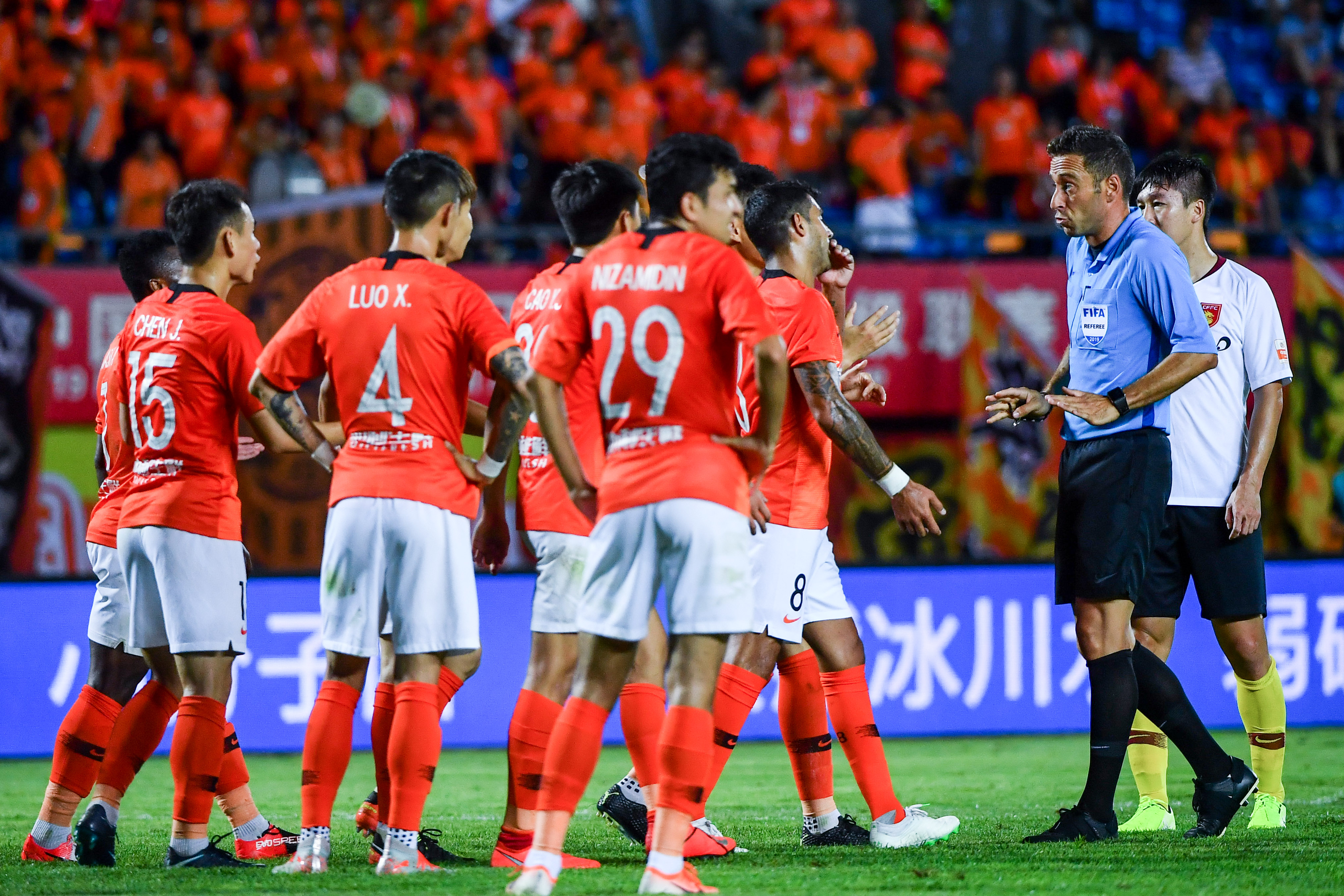 包含转折点!莱比锡伤情更新,中超今夜攻防权衡,话题不断,赛季目标并未改变的词条 包含转折点!莱比锡伤情更新,中超今夜攻防权衡,话题不断,赛季目标并未改变的词条