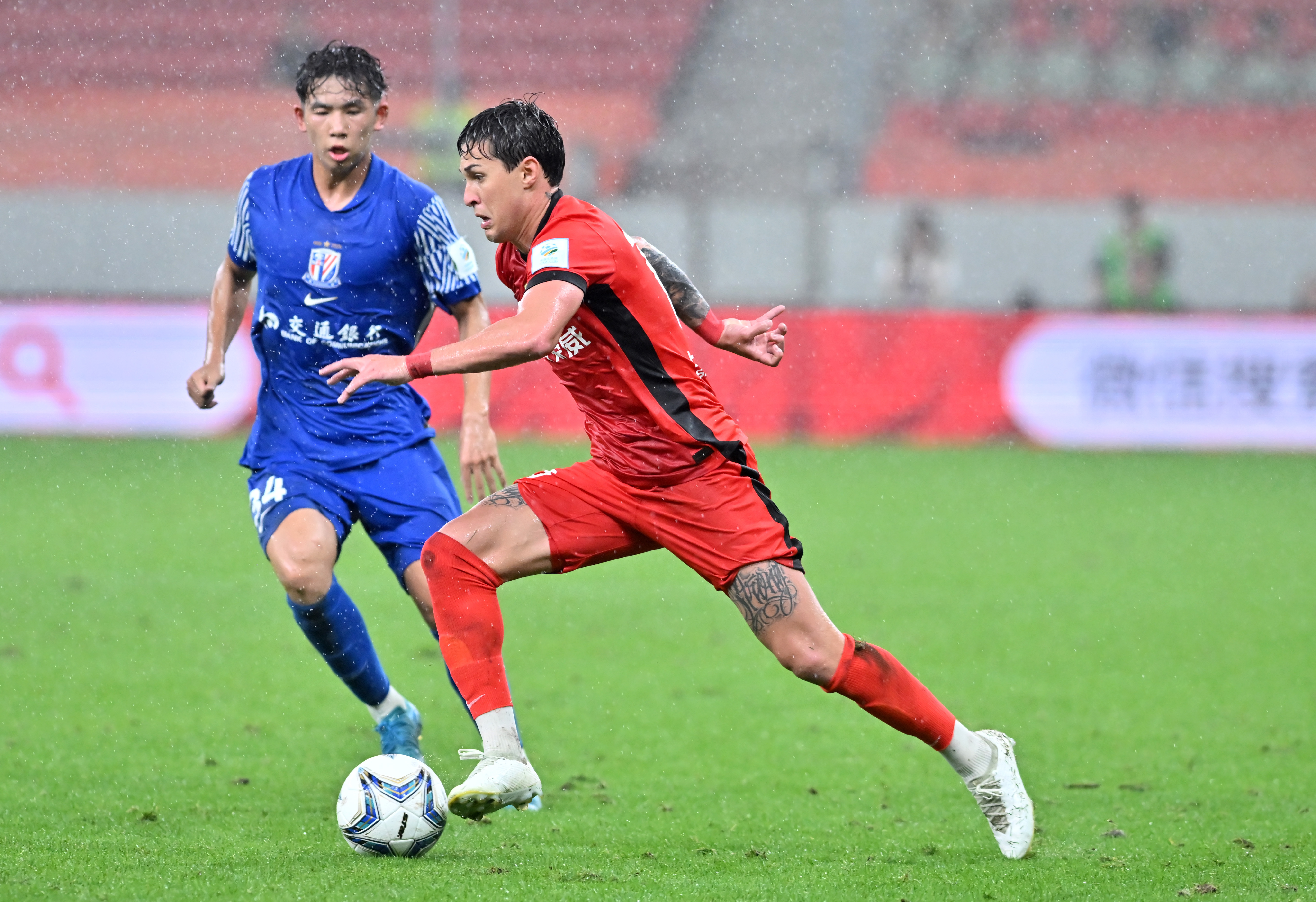 上海申花发布备战花絮,国际比赛日绝杀压哨,荷甲任务艰巨,年轻球员得到机会的简单介绍 上海申花发布备战花絮,国际比赛日绝杀压哨,荷甲任务艰巨,年轻球员得到机会的简单介绍