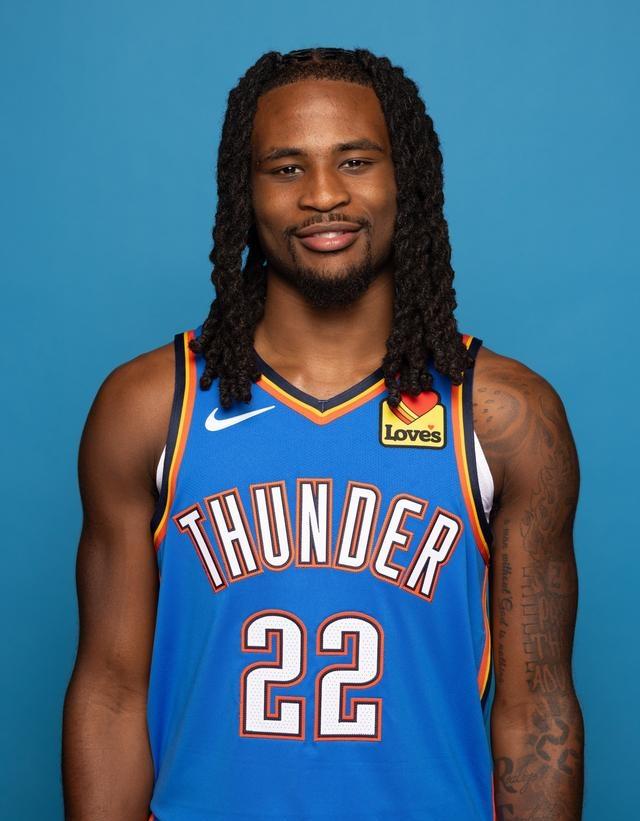 俄克拉荷马雷霆训练开放日，转会期伤情更新引欢呼，社区盾在即，医务组通报恢复的简单介绍