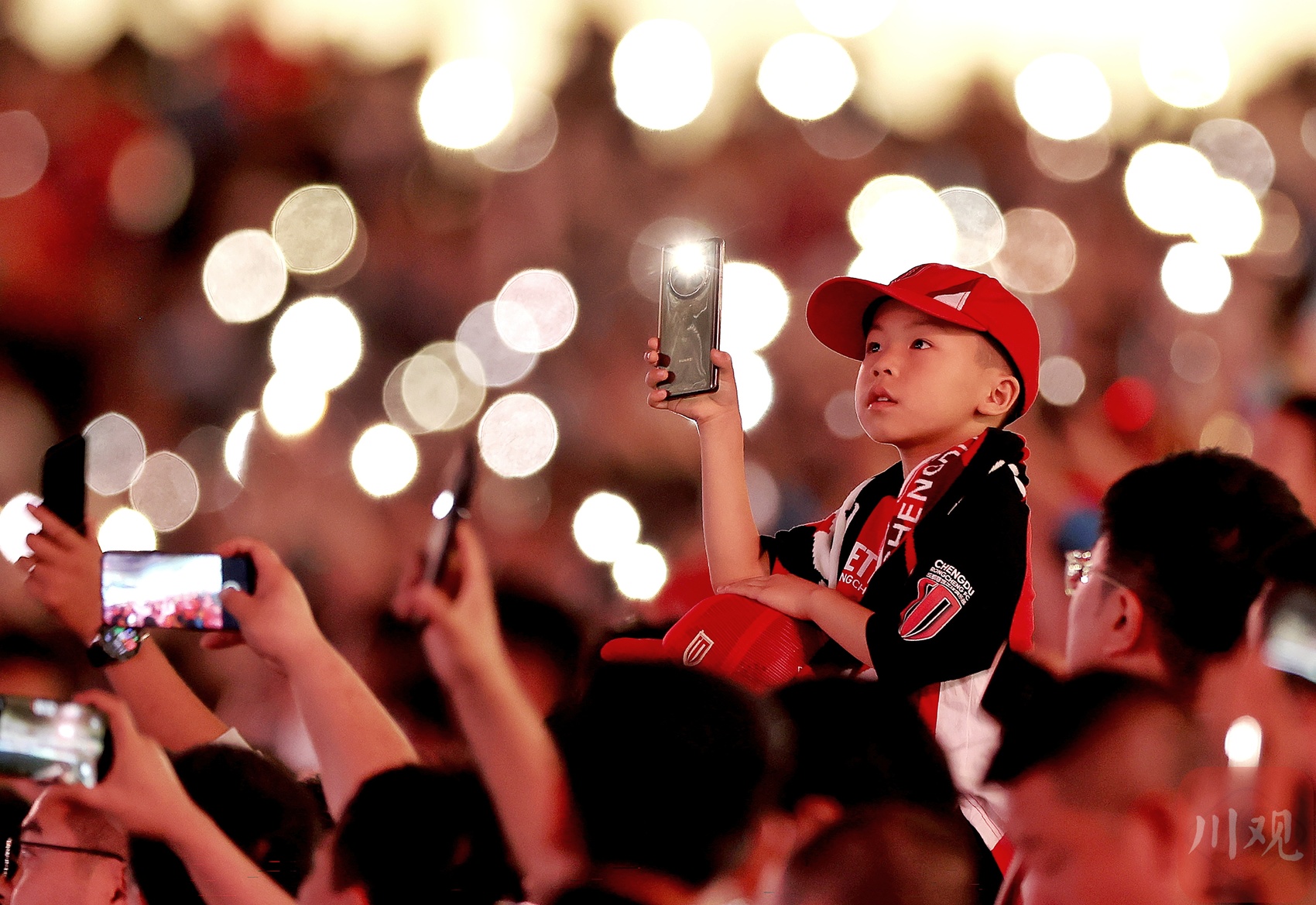 成都蓉城训练开放日；今夜临场应变引欢呼；荷甲在即；数据趋势出现新变化